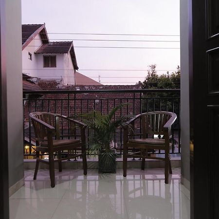 Hotel Atalie Malioboro Manage By Yuwono Hospitality Yogyakarta Esterno foto