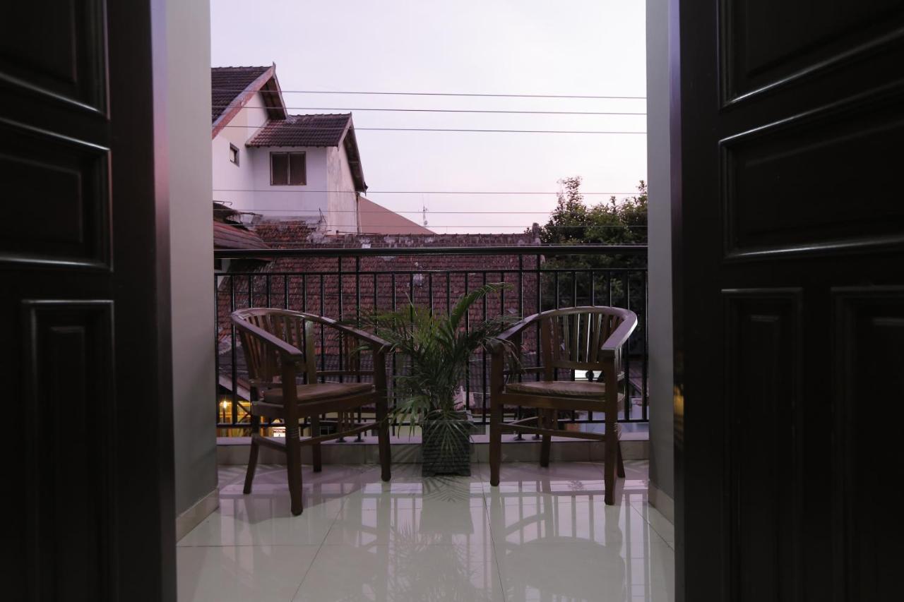 Hotel Atalie Malioboro Manage By Yuwono Hospitality Yogyakarta Esterno foto