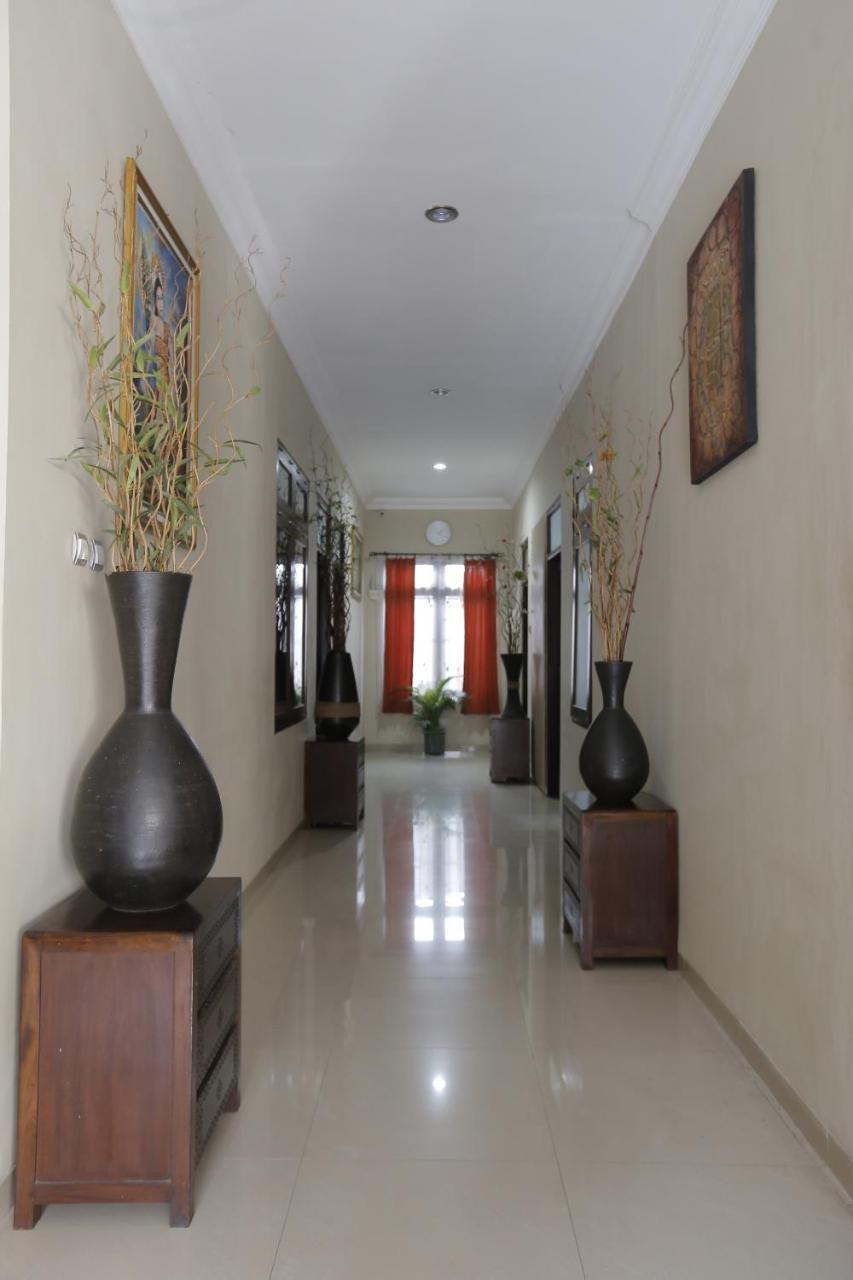 Hotel Atalie Malioboro Manage By Yuwono Hospitality Yogyakarta Esterno foto