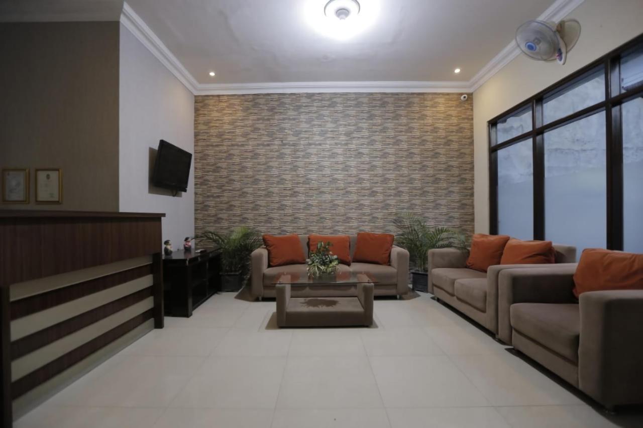 Hotel Atalie Malioboro Manage By Yuwono Hospitality Yogyakarta Esterno foto