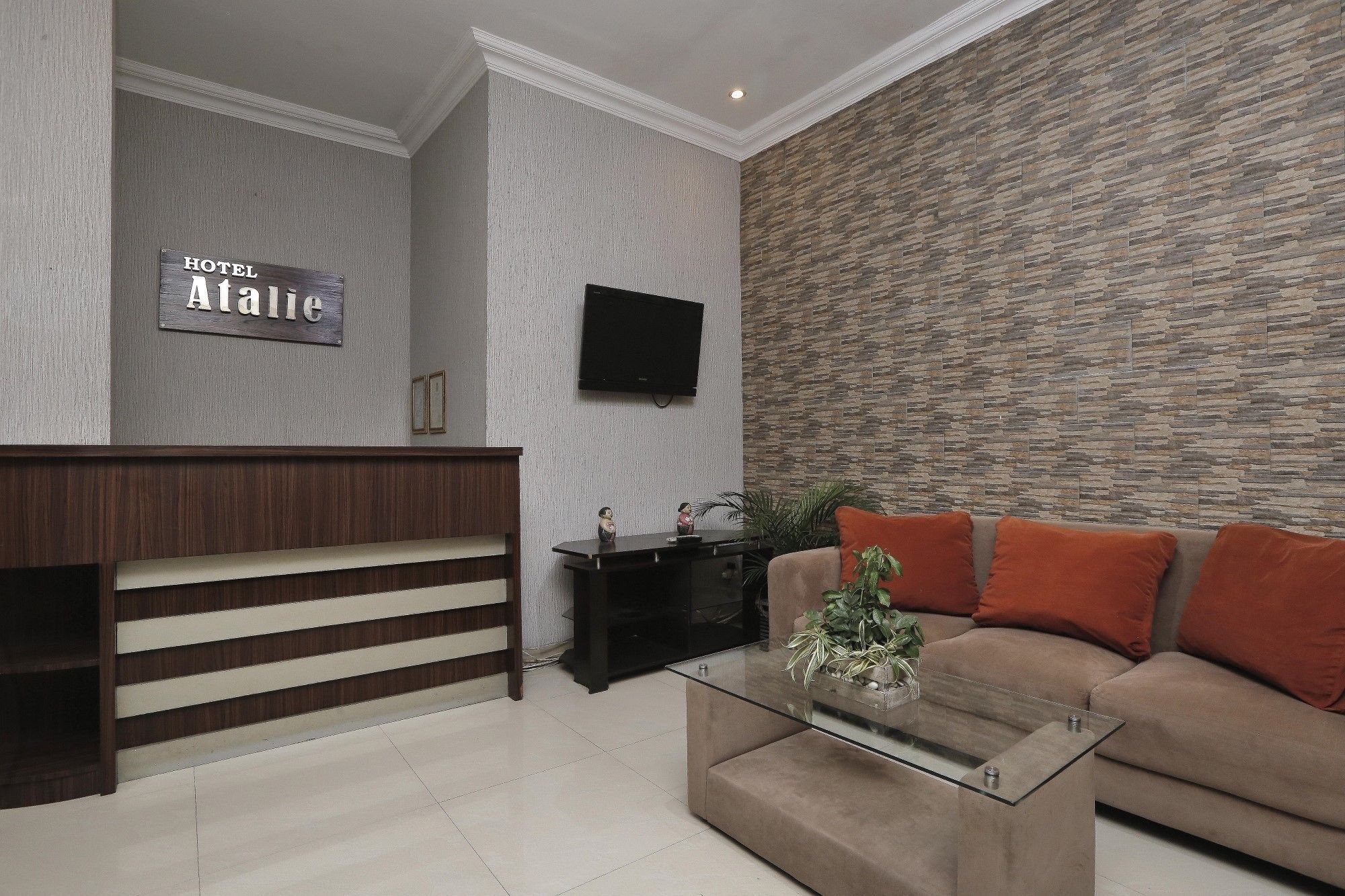 Hotel Atalie Malioboro Manage By Yuwono Hospitality Yogyakarta Esterno foto